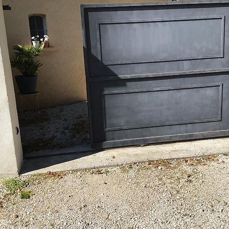 Une Chambre En Ville LʼIsle-sur-la-Sorgue Extérieur photo