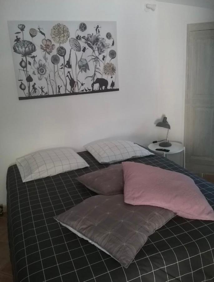 Une Chambre En Ville LʼIsle-sur-la-Sorgue Extérieur photo