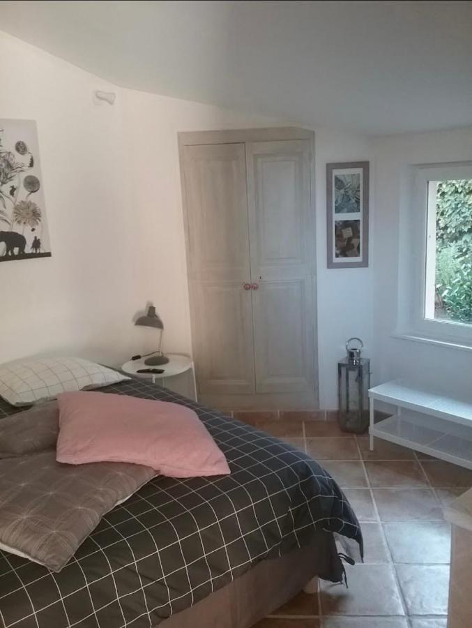 Une Chambre En Ville LʼIsle-sur-la-Sorgue Extérieur photo