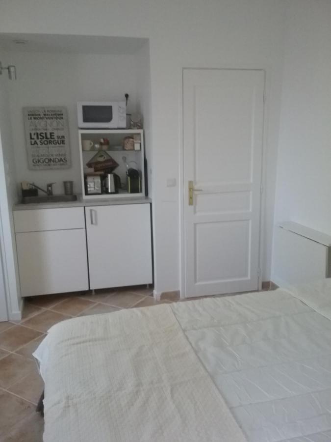 Une Chambre En Ville LʼIsle-sur-la-Sorgue Extérieur photo