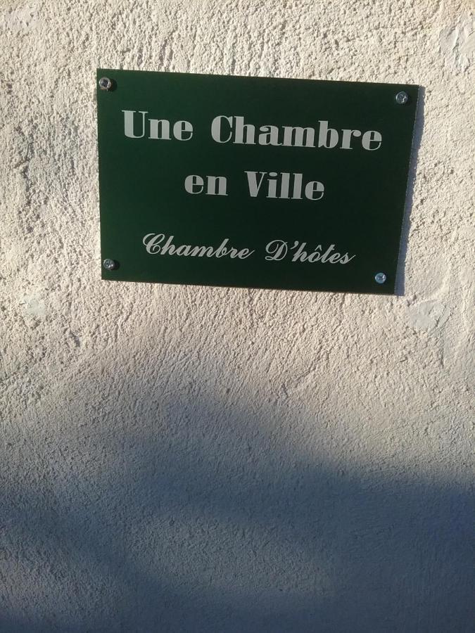 Une Chambre En Ville LʼIsle-sur-la-Sorgue Extérieur photo