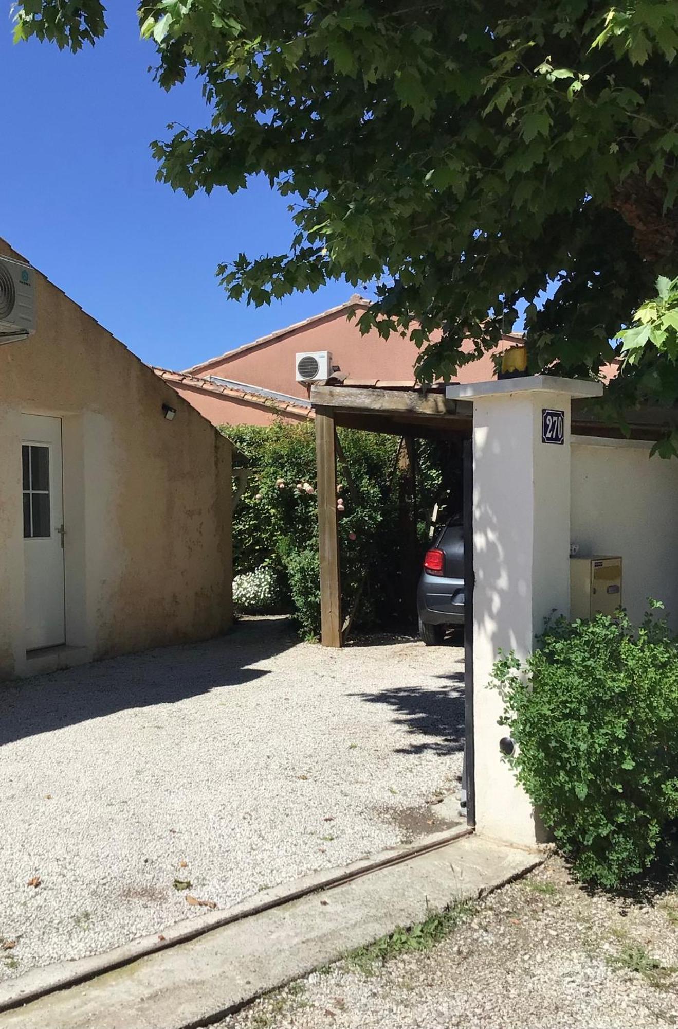 Une Chambre En Ville LʼIsle-sur-la-Sorgue Extérieur photo